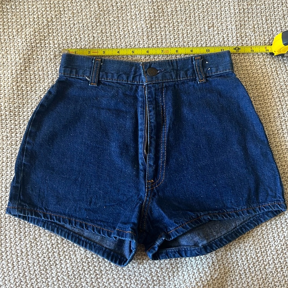 VINTAGE LEVI BACK PATCH SHORTS